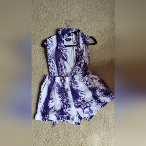 bebe Bold Bloom Romper - A Splash of Purple Elegance